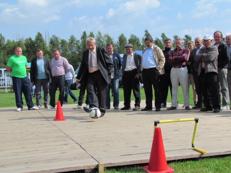 Festyn sportowo-rekreacyjny ?Sport łączy pokolenia? w Woli Mieleckiej