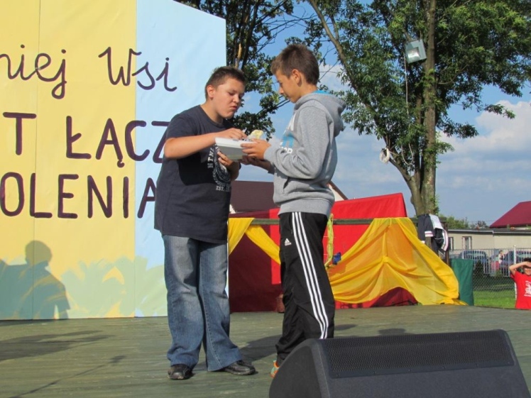 Festyn sportowo-rekreacyjny ?Sport łączy pokolenia? w Woli Mieleckiej