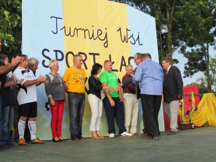 Festyn sportowo-rekreacyjny ?Sport łączy pokolenia? w Woli Mieleckiej