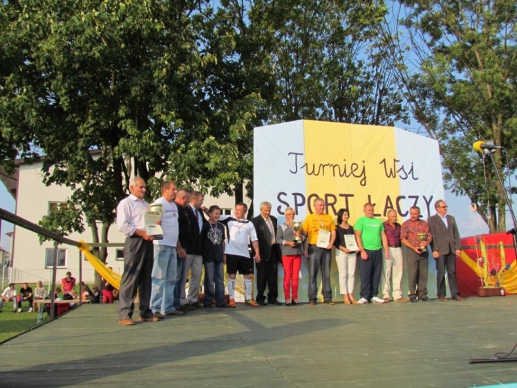 Festyn sportowo-rekreacyjny ?Sport łączy pokolenia? w Woli Mieleckiej