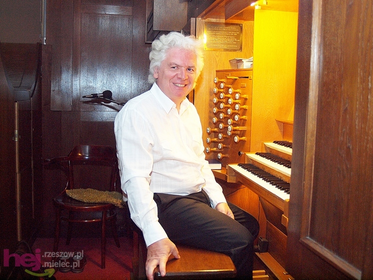 Premierowe wykonania dawnych utworów i improwizacja. Bernhard Leonardy na mieleckich organach