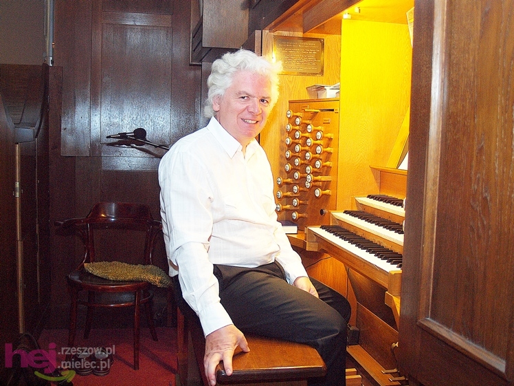 Premierowe wykonania dawnych utworów i improwizacja. Bernhard Leonardy na mieleckich organach