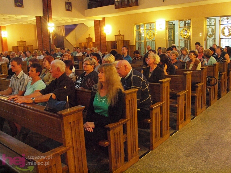 Premierowe wykonania dawnych utworów i improwizacja. Bernhard Leonardy na mieleckich organach