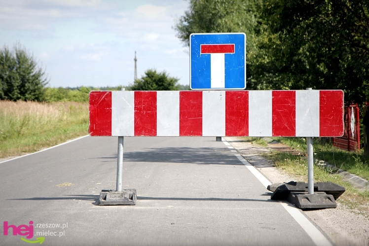 Droga zablokowana, a roboty nie widać. W Trześni skarżą się na wykonawcę obwodnicy