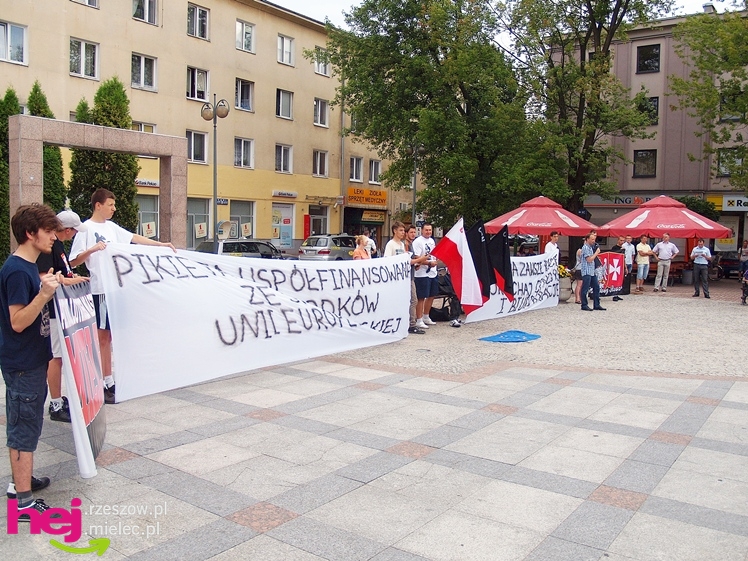 Powiedzieli ?nie? Unii Europejskiej: dwudziestu młodych ludzi, polityk SP i prezydent Stalowej Woli