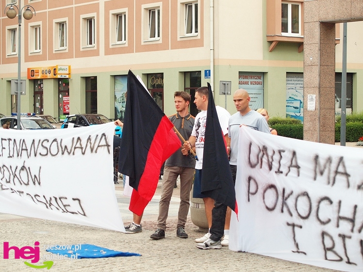 Powiedzieli ?nie? Unii Europejskiej: dwudziestu młodych ludzi, polityk SP i prezydent Stalowej Woli