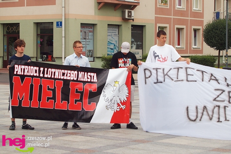 Powiedzieli ?nie? Unii Europejskiej: dwudziestu młodych ludzi, polityk SP i prezydent Stalowej Woli