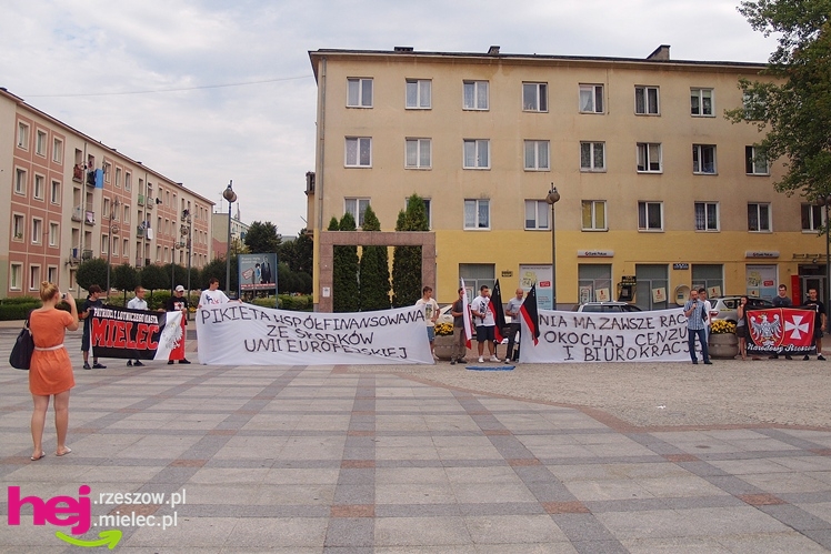 Powiedzieli ?nie? Unii Europejskiej: dwudziestu młodych ludzi, polityk SP i prezydent Stalowej Woli