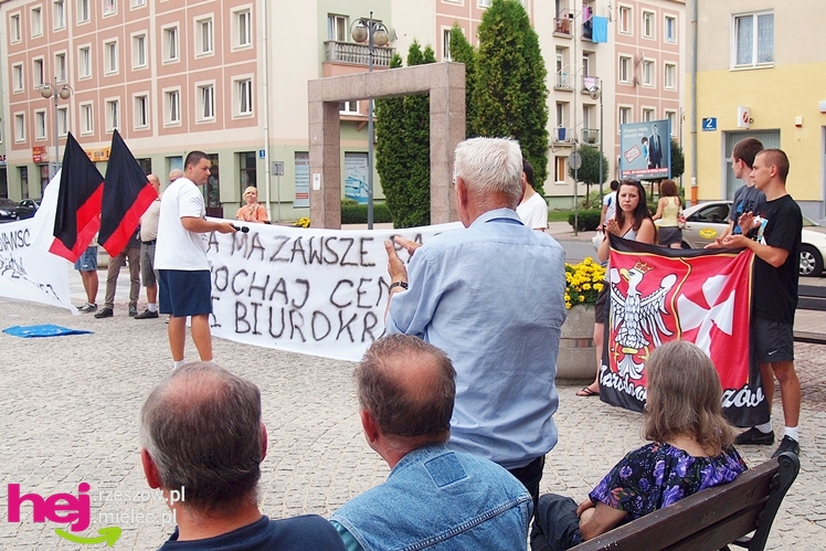 Powiedzieli ?nie? Unii Europejskiej: dwudziestu młodych ludzi, polityk SP i prezydent Stalowej Woli