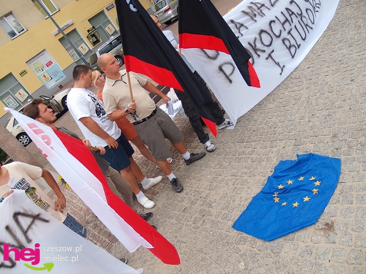 Powiedzieli ?nie? Unii Europejskiej: dwudziestu młodych ludzi, polityk SP i prezydent Stalowej Woli