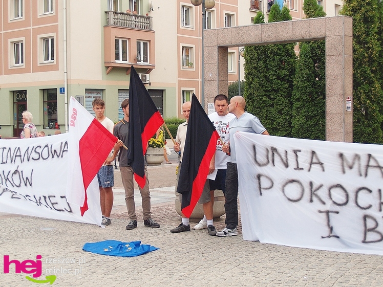 Powiedzieli ?nie? Unii Europejskiej: dwudziestu młodych ludzi, polityk SP i prezydent Stalowej Woli