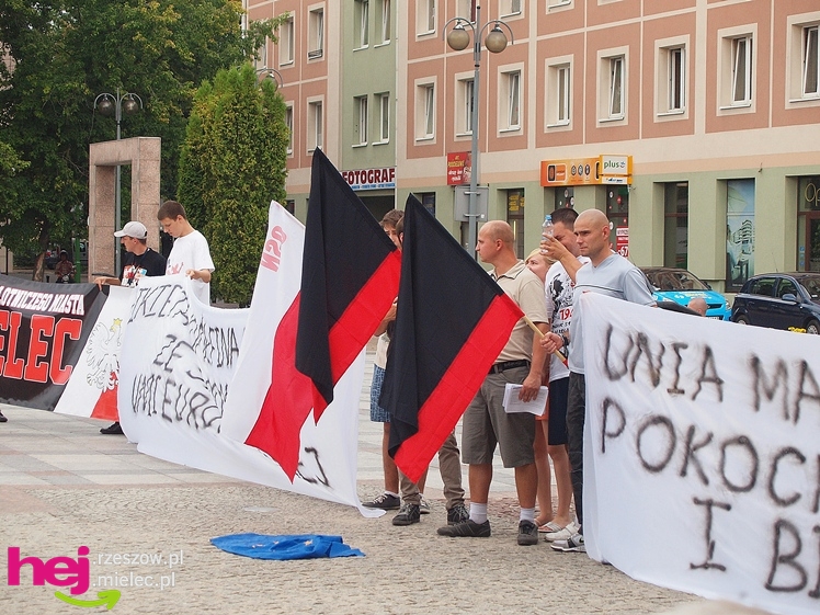 Powiedzieli ?nie? Unii Europejskiej: dwudziestu młodych ludzi, polityk SP i prezydent Stalowej Woli