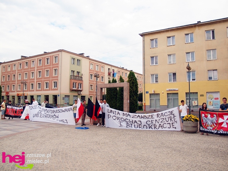 Powiedzieli ?nie? Unii Europejskiej: dwudziestu młodych ludzi, polityk SP i prezydent Stalowej Woli