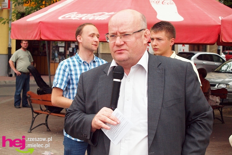 Powiedzieli ?nie? Unii Europejskiej: dwudziestu młodych ludzi, polityk SP i prezydent Stalowej Woli