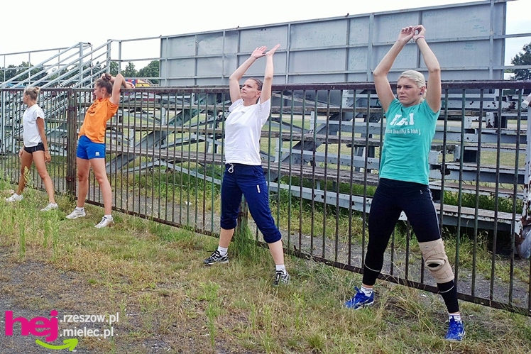Siatkarki Szóstki Mielec rozpoczęły przygotowania do III ligi