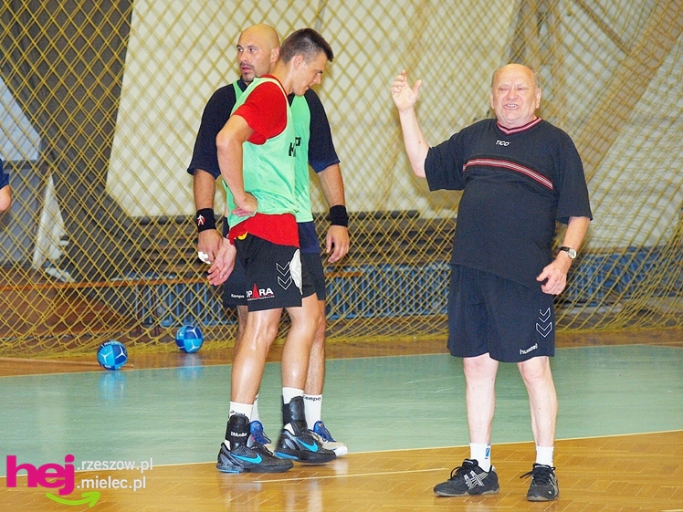 Trener kadry narodowej na treningu SPR Stal Mielec
