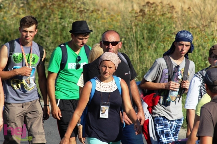 Droga długa i upalna, ale optymizmu pielgrzymom nie brakuje