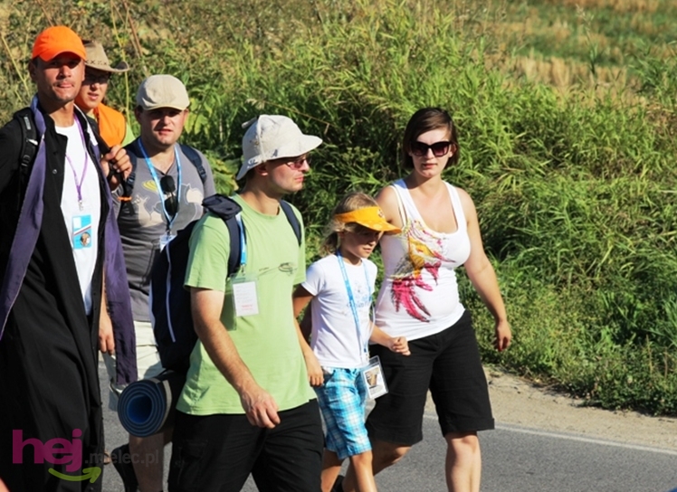 Droga długa i upalna, ale optymizmu pielgrzymom nie brakuje