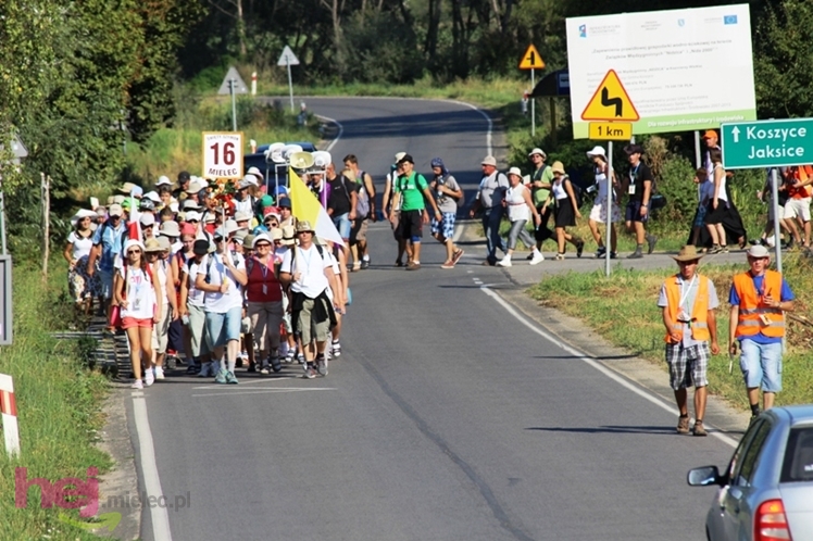 Droga długa i upalna, ale optymizmu pielgrzymom nie brakuje