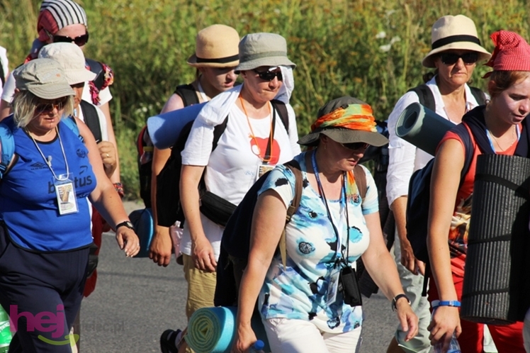 Droga długa i upalna, ale optymizmu pielgrzymom nie brakuje