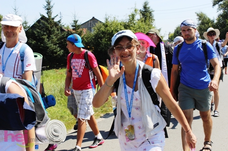 Droga długa i upalna, ale optymizmu pielgrzymom nie brakuje