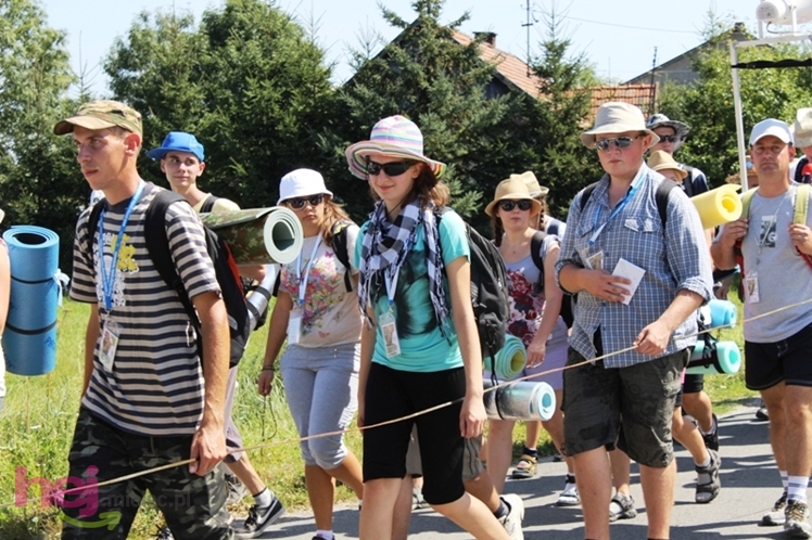 Droga długa i upalna, ale optymizmu pielgrzymom nie brakuje