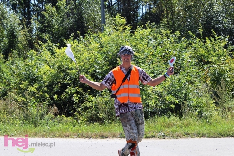 Droga długa i upalna, ale optymizmu pielgrzymom nie brakuje
