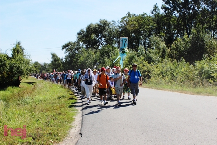 Droga długa i upalna, ale optymizmu pielgrzymom nie brakuje