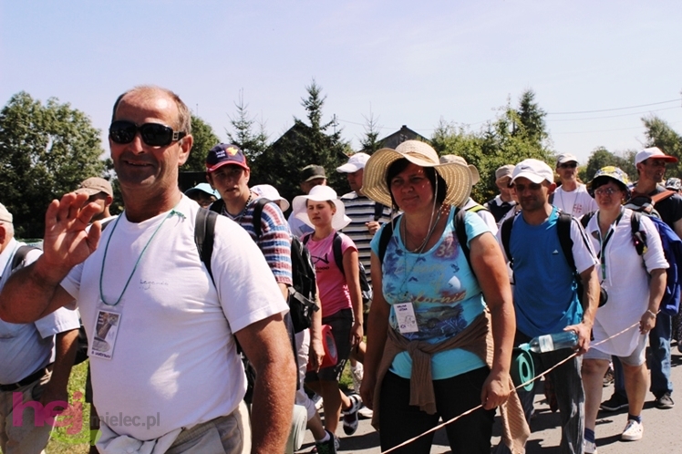 Droga długa i upalna, ale optymizmu pielgrzymom nie brakuje