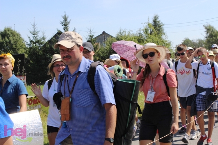 Droga długa i upalna, ale optymizmu pielgrzymom nie brakuje