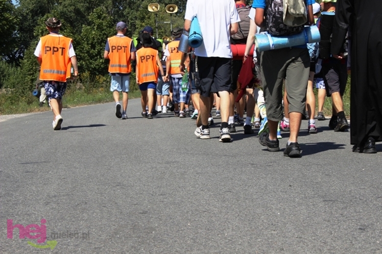 Droga długa i upalna, ale optymizmu pielgrzymom nie brakuje