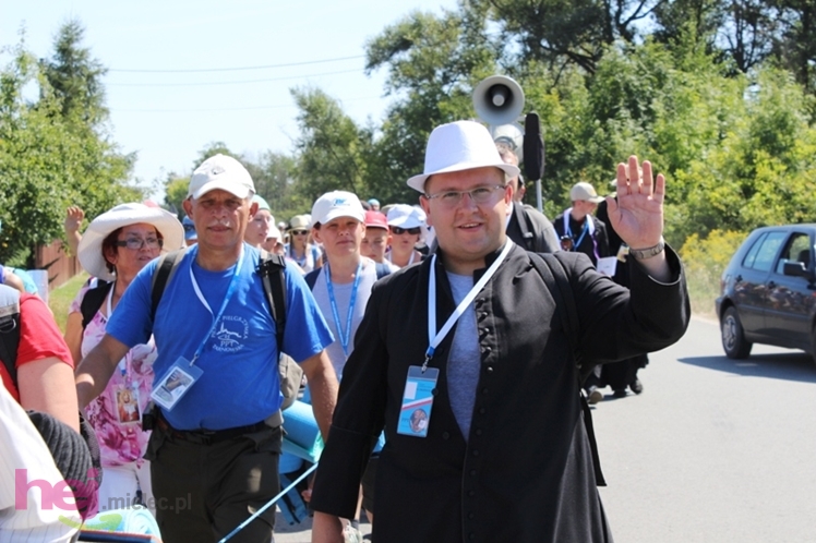 Droga długa i upalna, ale optymizmu pielgrzymom nie brakuje