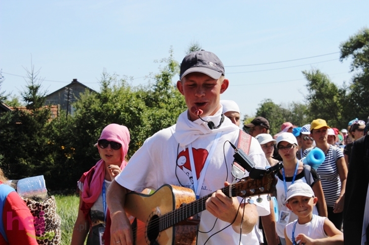 Droga długa i upalna, ale optymizmu pielgrzymom nie brakuje
