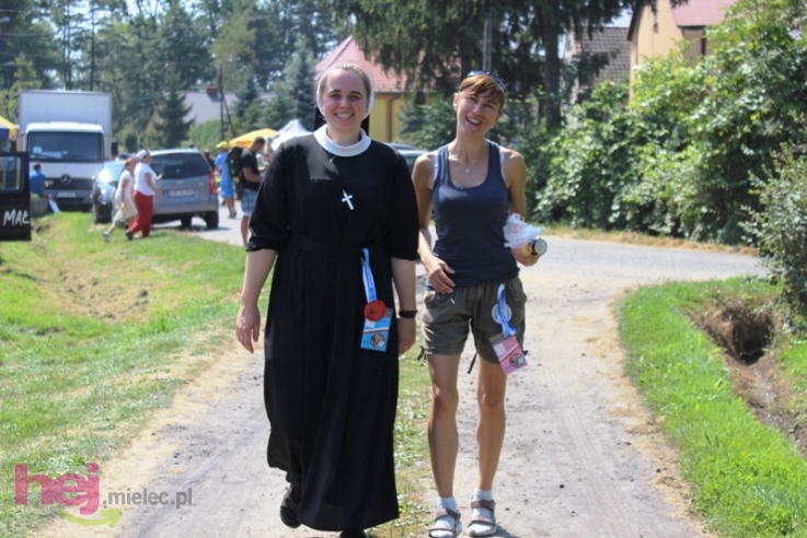 Pielgrzymkowa modlitwa, taniec i śpiew