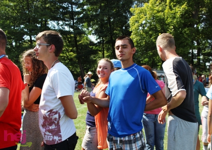 Pielgrzymkowa modlitwa, taniec i śpiew