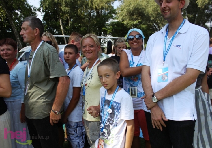 Pielgrzymkowa modlitwa, taniec i śpiew