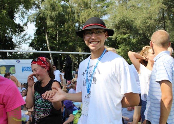 Pielgrzymkowa modlitwa, taniec i śpiew