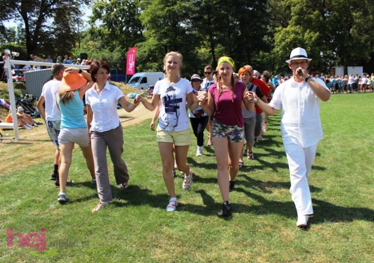 Pielgrzymkowa modlitwa, taniec i śpiew