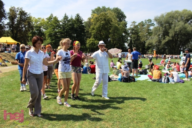 Pielgrzymkowa modlitwa, taniec i śpiew