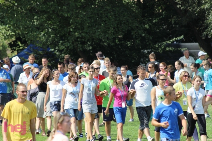 Pielgrzymkowa modlitwa, taniec i śpiew