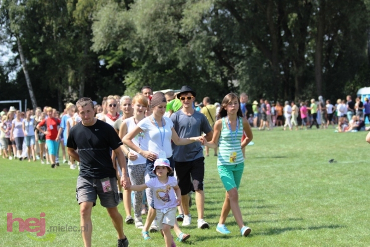 Pielgrzymkowa modlitwa, taniec i śpiew