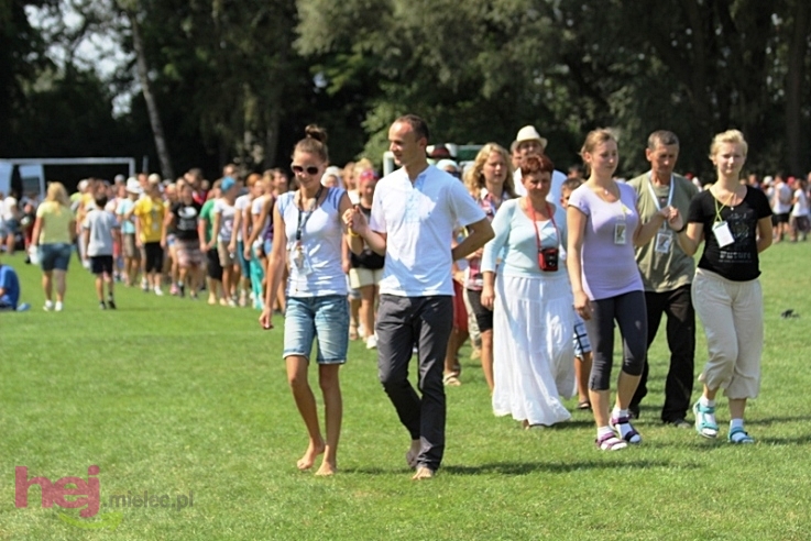 Pielgrzymkowa modlitwa, taniec i śpiew