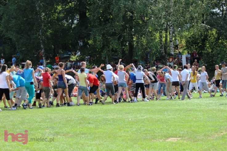 Pielgrzymkowa modlitwa, taniec i śpiew
