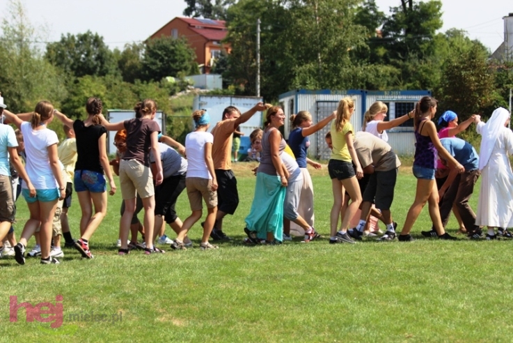 Pielgrzymkowa modlitwa, taniec i śpiew