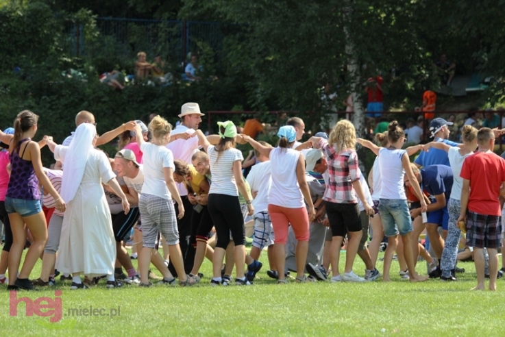 Pielgrzymkowa modlitwa, taniec i śpiew