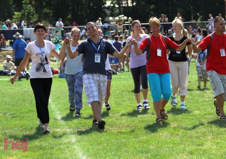 Pielgrzymkowa modlitwa, taniec i śpiew
