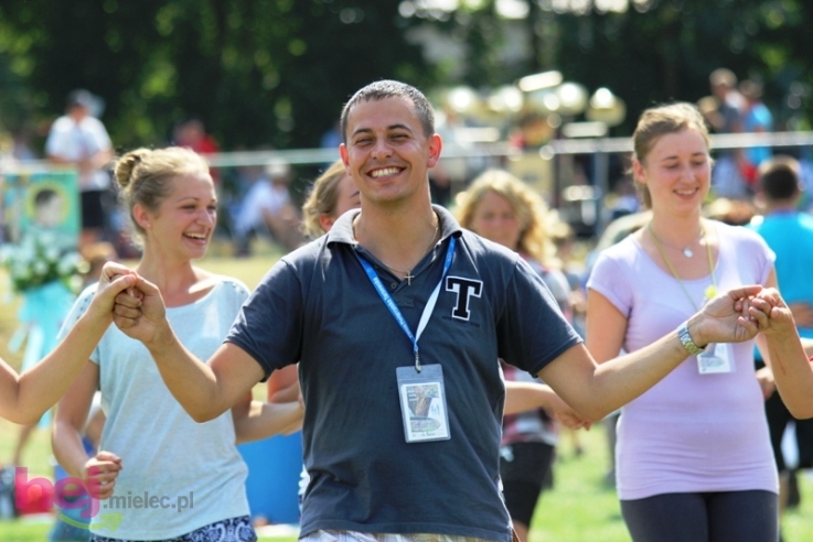 Pielgrzymkowa modlitwa, taniec i śpiew