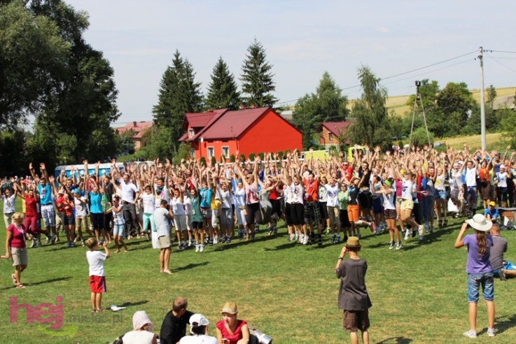 Pielgrzymkowa modlitwa, taniec i śpiew