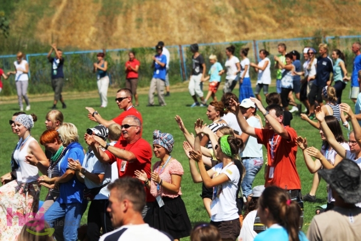 Pielgrzymkowa modlitwa, taniec i śpiew