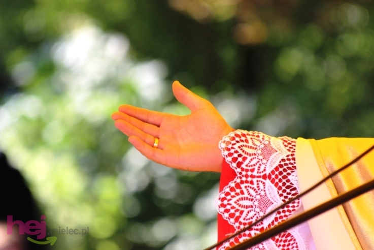 Pielgrzymkowa modlitwa, taniec i śpiew